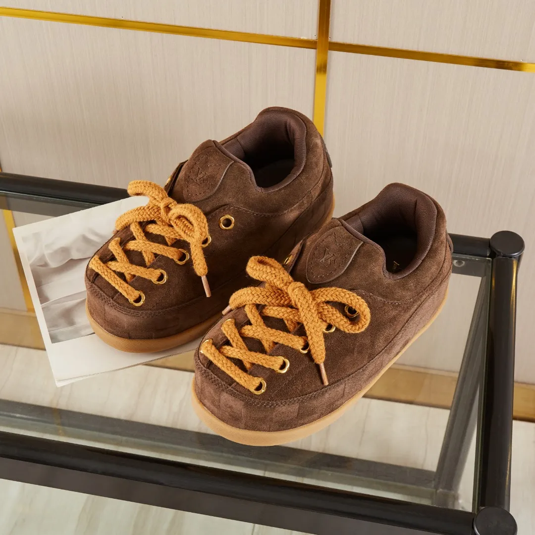 💰💰💰 660 hot style 🆕🆕🆕𝙇𝙑🔥New models are on the shelves🔥 Louis Vuitton 25ss, LV co-branded nigo YETI Fat Ding is ugly and cute, many Internet celebrities have put it on the show, a classic and versatile item. Fabric: imported high mercerized cowhide suede. Lining: High-grade elastic mesh, original molded outsole. Size: women's clothing, 35-41 (customized for women's 40 and 41), men's clothing 39-46 (customized for 45-46)